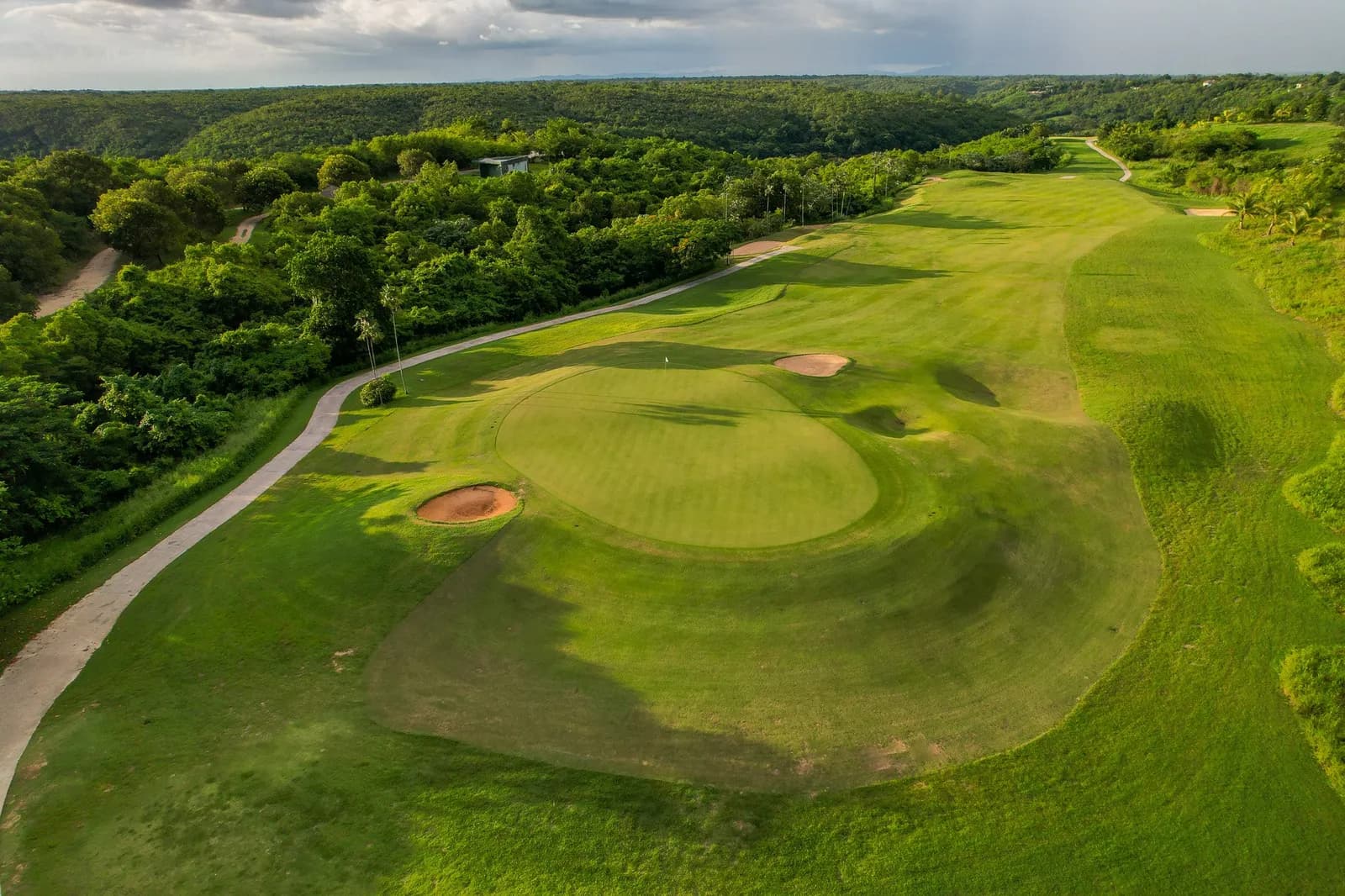 Drone view of La Estancia fairways along the Chavón canyon rim