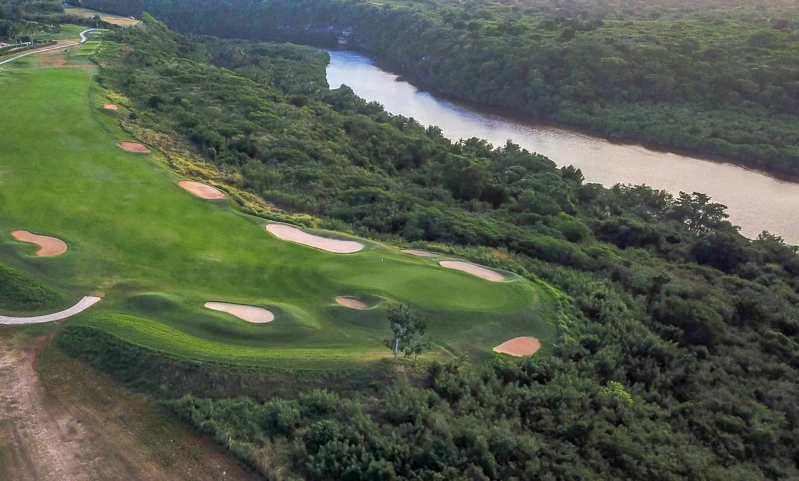 Aerial of a Dye Fore fairway and green beside the Chavón river