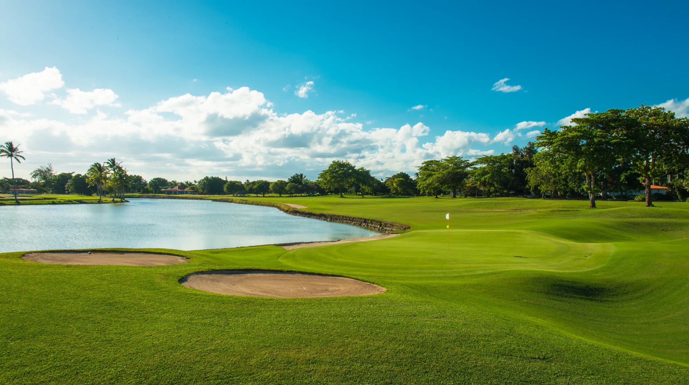 Lakeside green at The Links, Casa de Campo, ringed by bunkers and palms